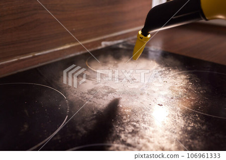 Cleaning of induction cooker with steam cleaner Cleaning of induction cooker with steam cleaner 106961333