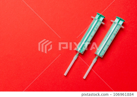 Top view of syringes in a row for medical injection on colorful background with copy space. Health and vaccination concept 106961884