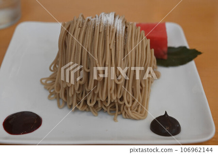 使用長野縣小布施名貴栗子製作的萬寶龍小布施堂蛋糕 使用長野縣小布施名貴栗子製作的萬寶龍小布施堂蛋糕 106962144