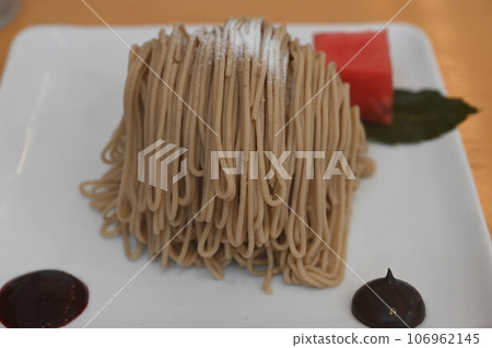 使用長野縣小布施名貴栗子製作的萬寶龍小布施堂蛋糕 使用長野縣小布施名貴栗子製作的萬寶龍小布施堂蛋糕 106962145