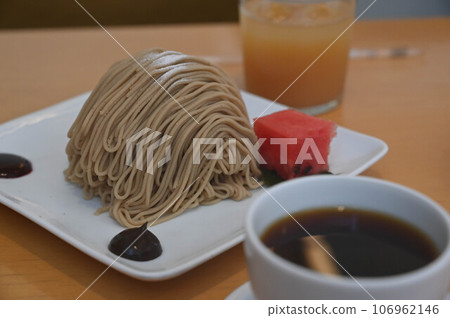 使用長野縣小布施名貴栗子製作的萬寶龍小布施堂蛋糕 使用長野縣小布施名貴栗子製作的萬寶龍小布施堂蛋糕 106962146