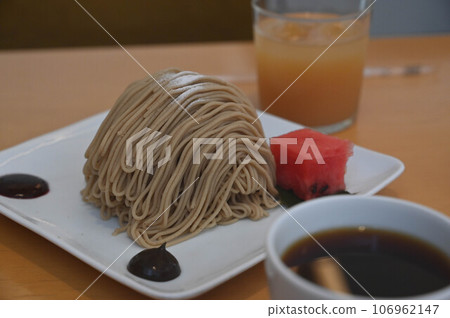 使用長野縣小布施名貴栗子製作的萬寶龍小布施堂蛋糕 使用長野縣小布施名貴栗子製作的萬寶龍小布施堂蛋糕 106962147