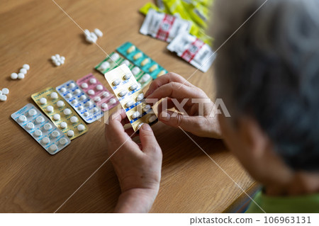 Elderly people taking medicine 106963131