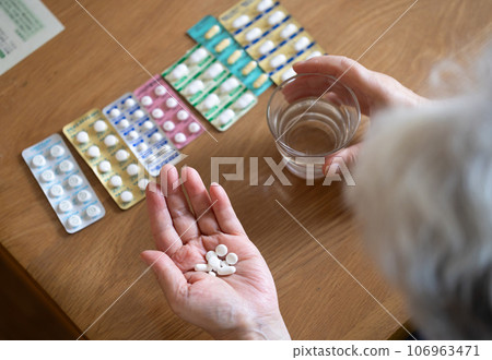 Elderly people taking medicine Elderly people taking medicine 106963471
