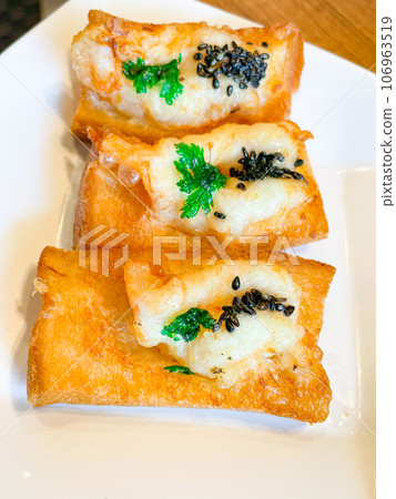 港式點心/吐司 炸蝦魚糜 港式點心/吐司 炸蝦魚糜 106963519