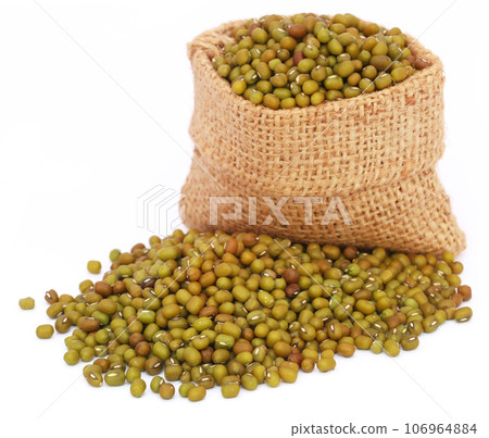 Mung bean in jute bag Mung bean in jute bag 106964884