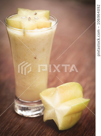 Carambola juice 106964892