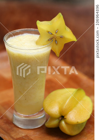 Carambola juice 106964896