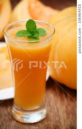 Juice of cucumis melo or muskmelon Juice of cucumis melo or muskmelon 106964918