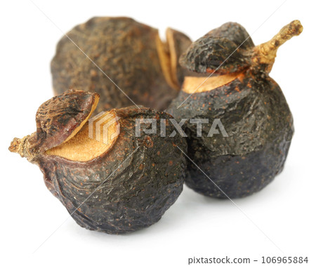 Soapnuts or Soapberries used as natural surfactant Soapnuts or Soapberries used as natural surfactant 106965884