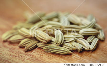 Fennel seeds 106965935