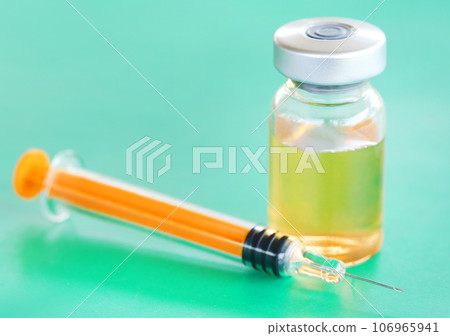 Syringe with vial 106965941