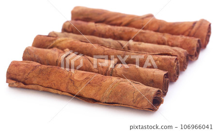 Rolled tobacco leaves 106966041