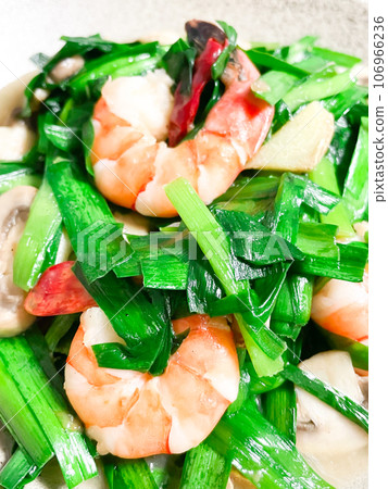 Chinese home-cooked dish - Stir-fried chives with shrimp and mushrooms 106966236
