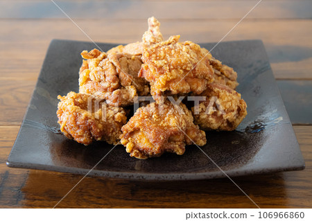 Japanese tableware and fried chicken Japanese tableware and fried chicken 106966860