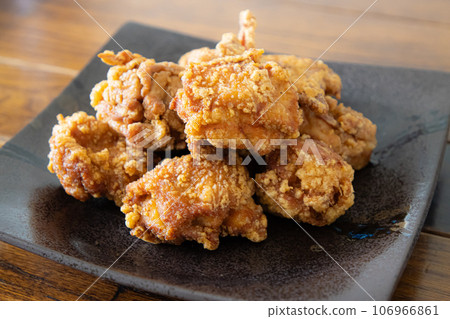 Japanese tableware and fried chicken Japanese tableware and fried chicken 106966861