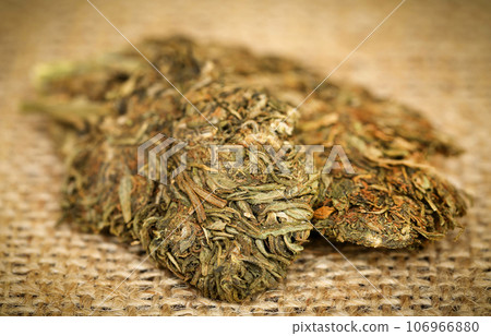 Medicinal cannabis 106966880