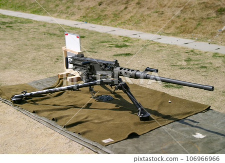 安裝在三腳架上的陸上自衛隊重機槍 安裝在三腳架上的陸上自衛隊重機槍 106966966