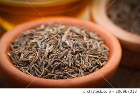 Caraway seeds Caraway seeds 106967019