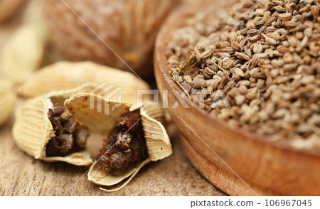 Cardamom seeds with other spices 106967045