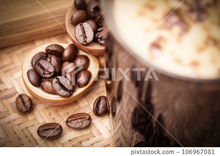 Coffee with roasted beans 106967081