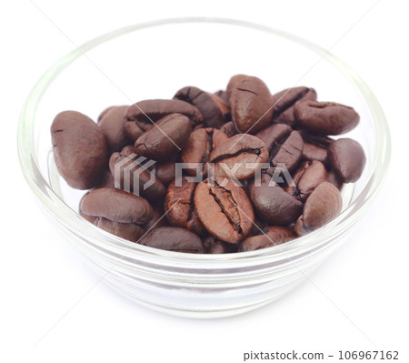 Roasted coffee beans 106967162