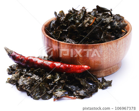 Fried moringa leaves 106967378