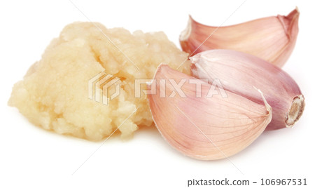 Crushed garlic with whole ones Crushed garlic with whole ones 106967531