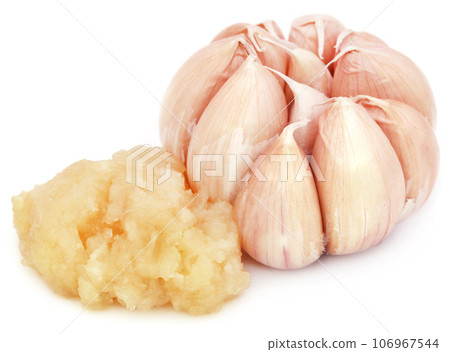 Crushed garlic with whole ones Crushed garlic with whole ones 106967544