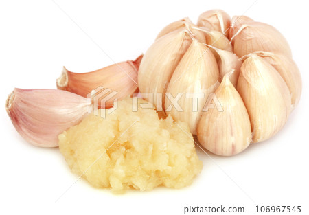 Crushed garlic with whole ones Crushed garlic with whole ones 106967545