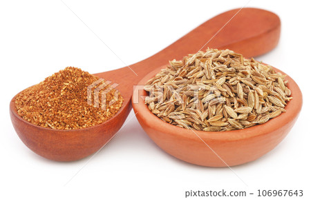 Crushed cumin with whole ones 106967643