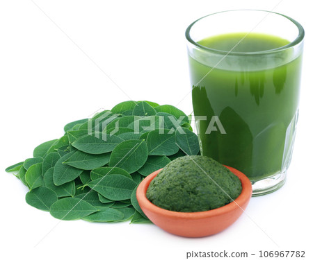 Edible moringa leaves with extract and ground paste 106967782