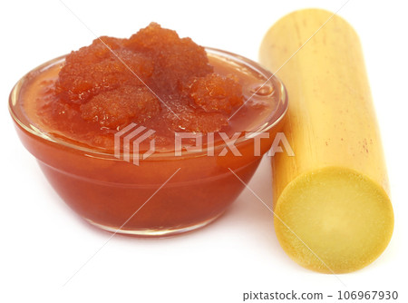 Molasses with sugarcane 106967930