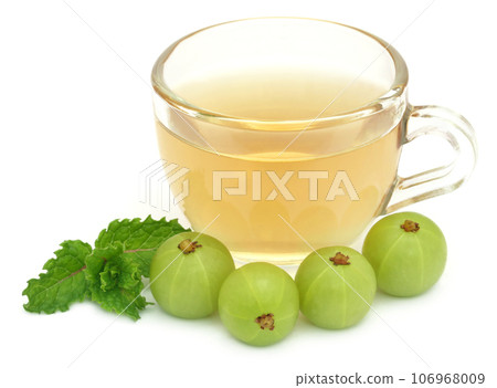 Herbal tea in a cup 106968009