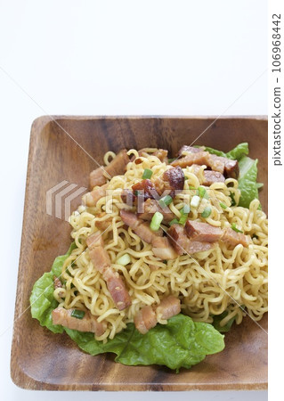 Abura soba with grilled pork 106968442