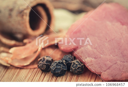 Raw beef with spices 106968457