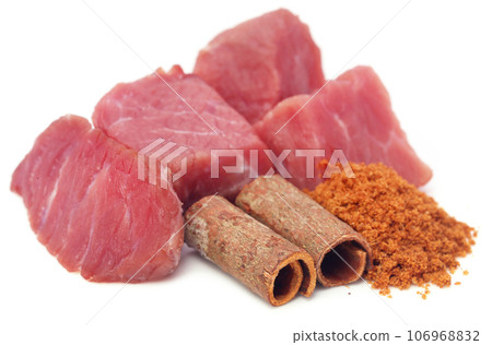 Raw beef with spices 106968832