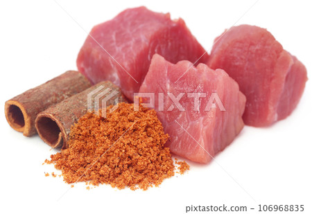Raw beef with spices 106968835