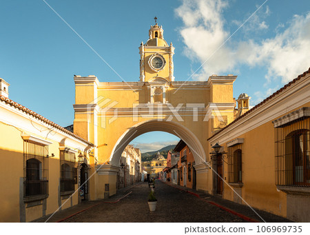 El Arco de Santa Catalina - one of the most famous places in the city of Antigua Guatemala El Arco de Santa Catalina - one of the most famous places in the city of Antigua Guatemala 106969735