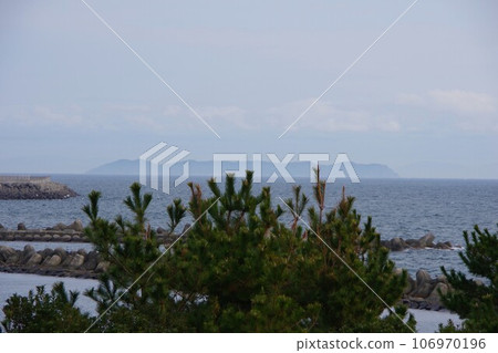 從德島縣松茂町月見丘海濱公園眺望怒島 106970196
