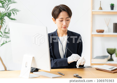 評估手錶的鑑定師 106970363