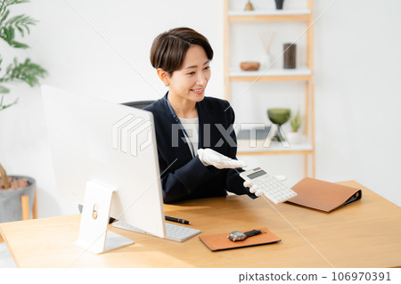 Appraiser appraising watches 106970391