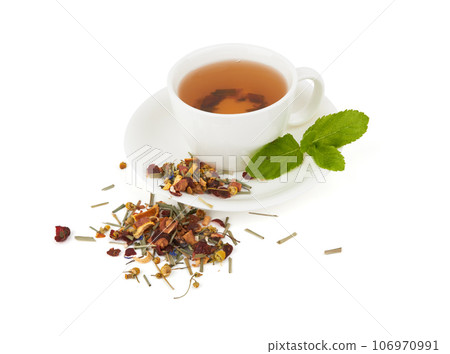 Herbal tea with berries 106970991