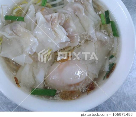 Wonton noodle 106971493