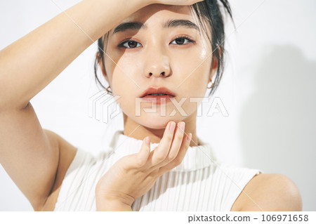 Young lady's portrait 106971658