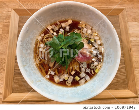 醬油拉麵 106971942