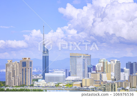 Beautiful cityscape of Fukuoka 106976536