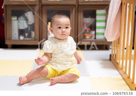 Japanese baby 106976538
