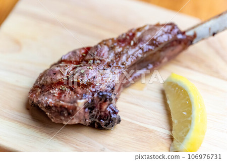 bone-in lamb chops 106976731