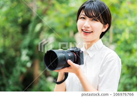 Female Photographer 106976766